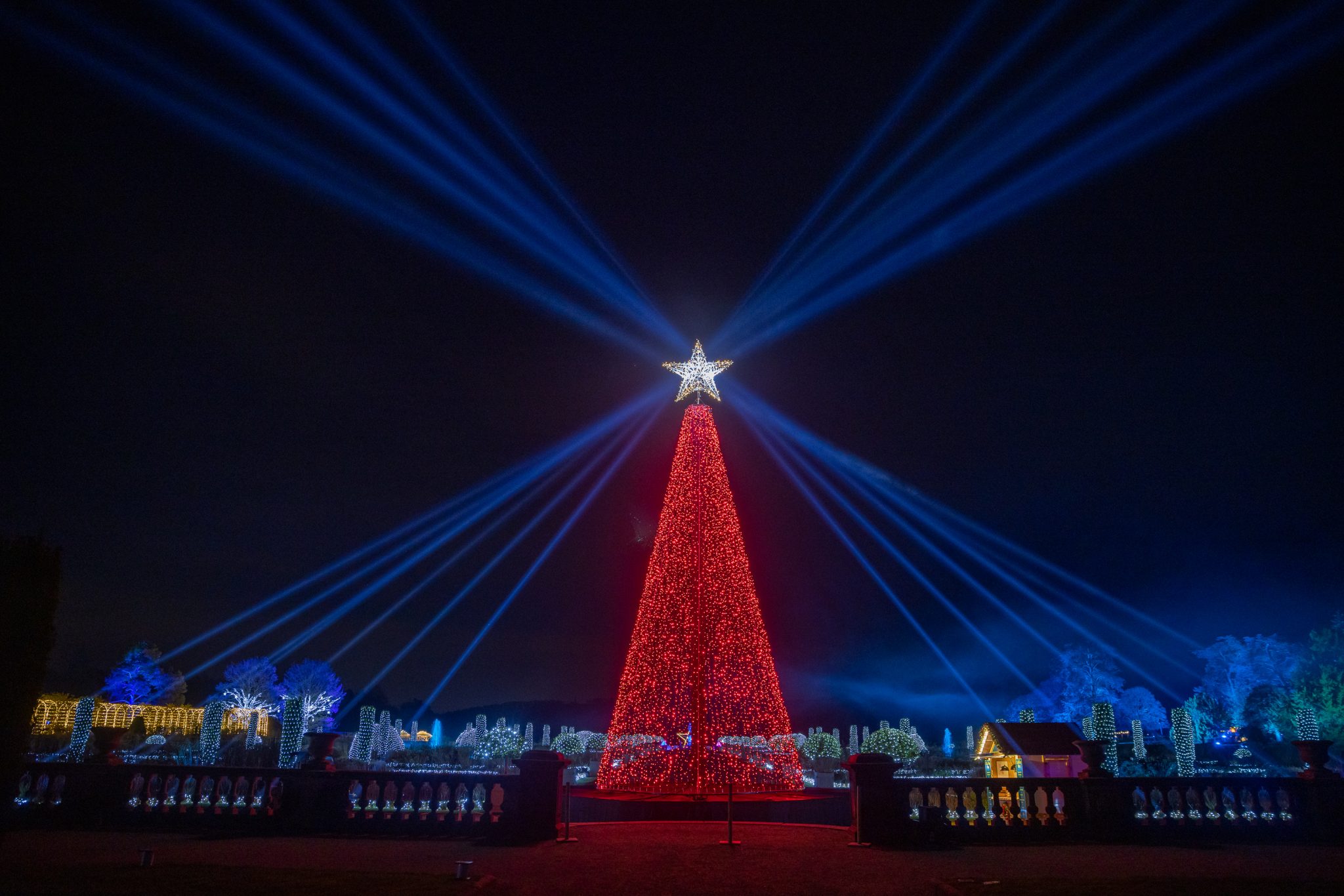 MAYOR OFFICIALLY OPENS £1MILLION ‘CHRISTMAS AT TRENTHAM’ LIGHT TRAIL